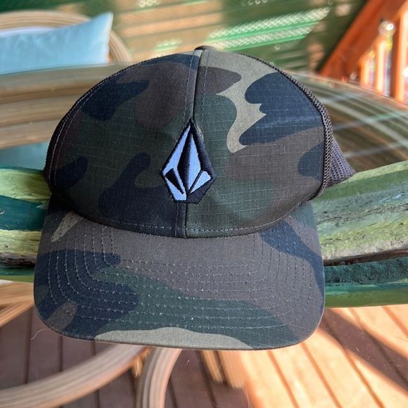 Camo Valcom hat - Picture 1 of 4